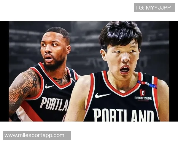 开拓者社区活动精彩瞬间杨瀚森与利拉德亲密互动回馈球迷